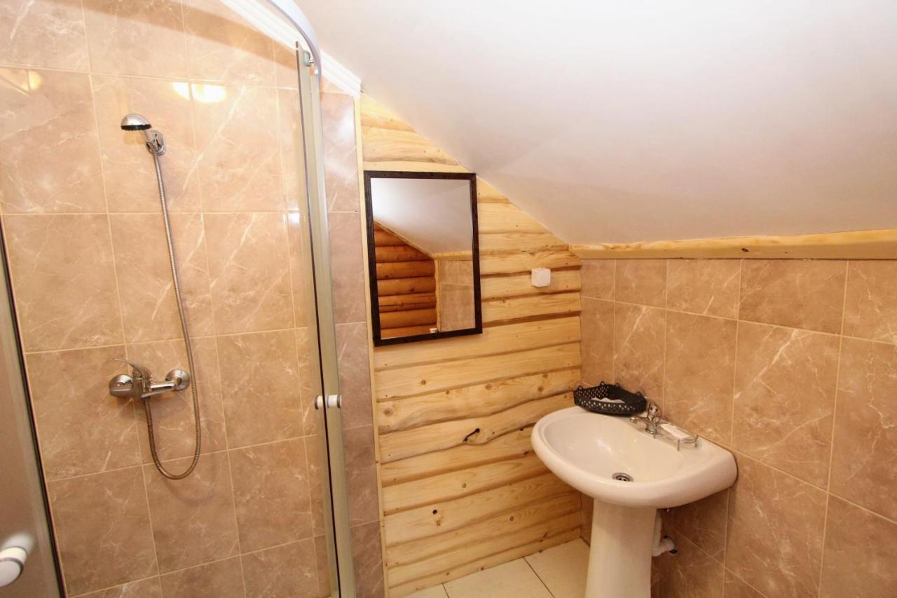 Hotel Мала Одеса Yablunytsya Esterno foto